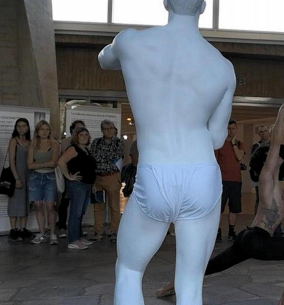 La Unesco insta a un artista para que ponga ropa interior a sus esculturas